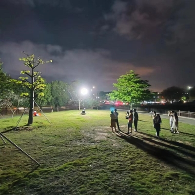 Torres de iluminação de trabalho LED móveis de mastro alto para exteriores com iluminação sem brilho de 360 graus
